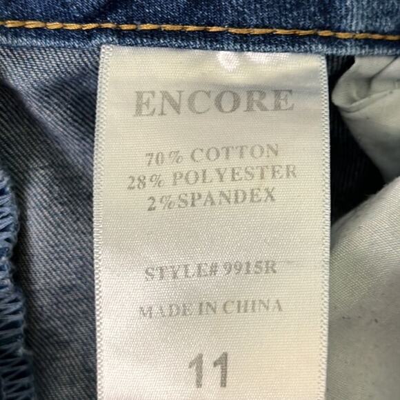 Encore Jeans Women's destructed high rise stretch skinny jeans. Size 11 - Picture 7 of 16